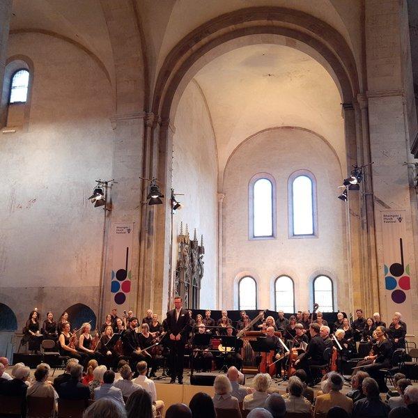 RIAS室内合唱团（RIAS Kammerchor）在埃伯巴赫修道院演出